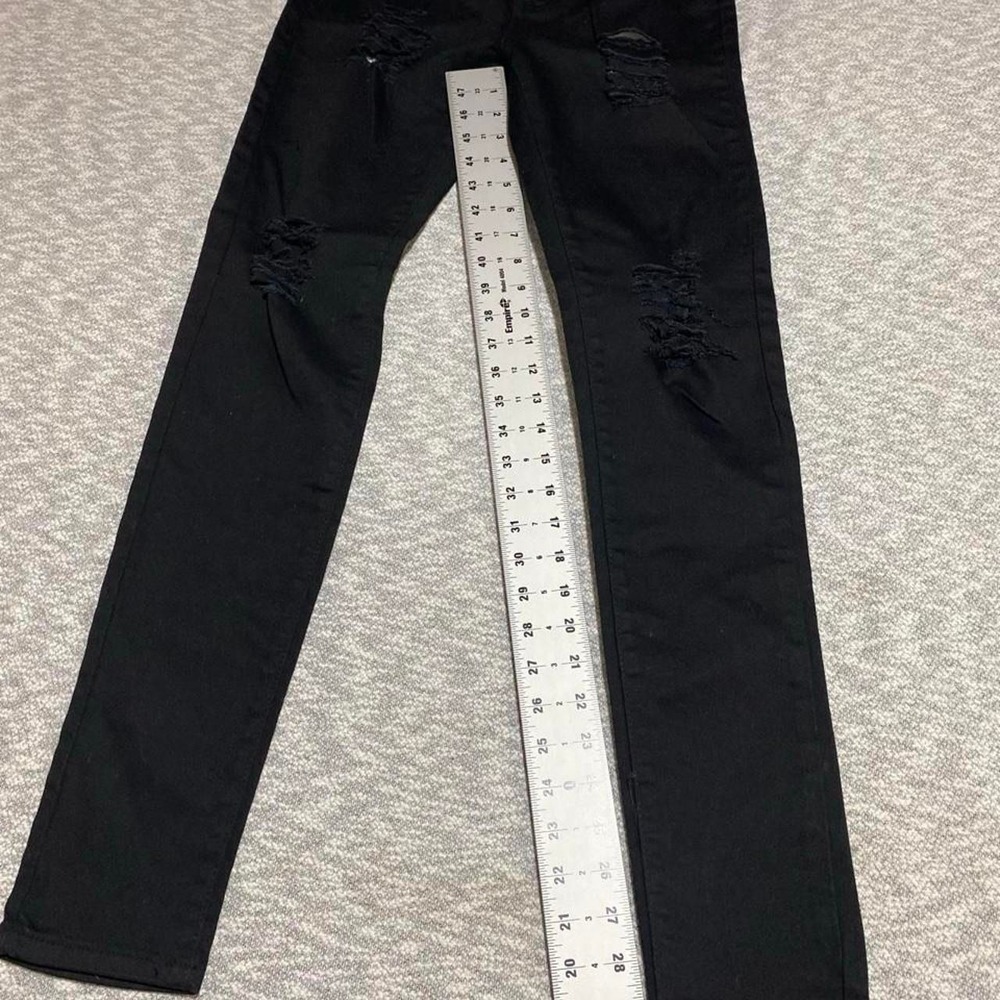 Livi's Black distressed skinny jeans with ripped details women 5/6. SKU-B951